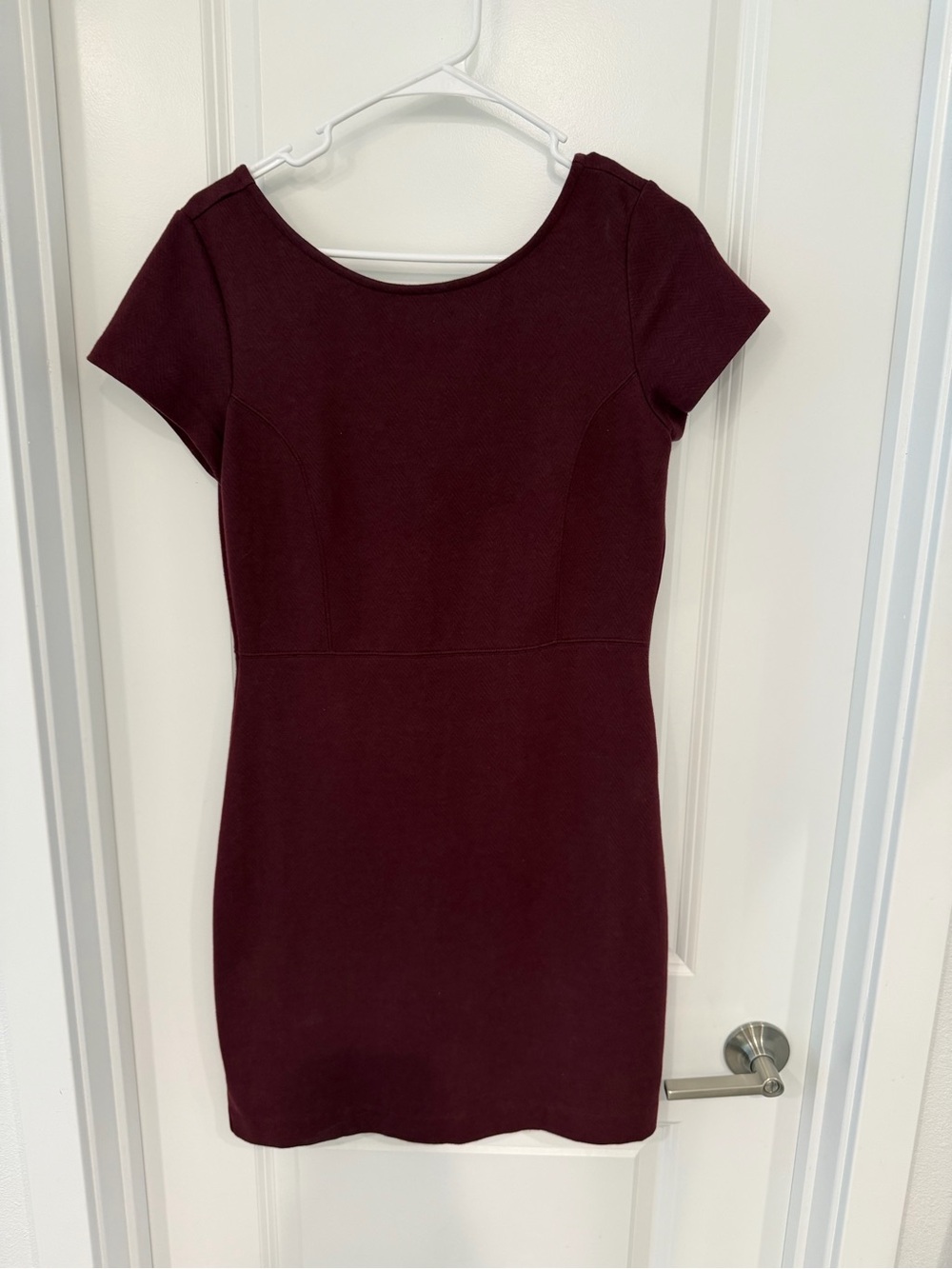 Banana Republic Short Sleeve Burgundy Sheath Dress